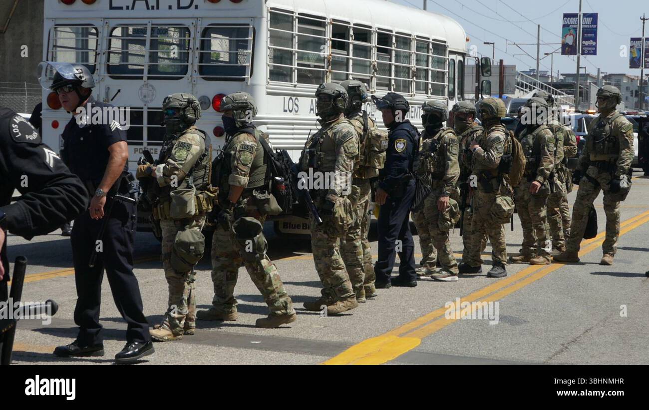Los Angeles, California, USA 10th June 2025 LAPD Police and Soldiers ...