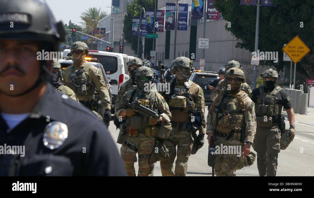 Los Angeles, California, USA 10th June 2025 LAPD Police and Soldiers ...