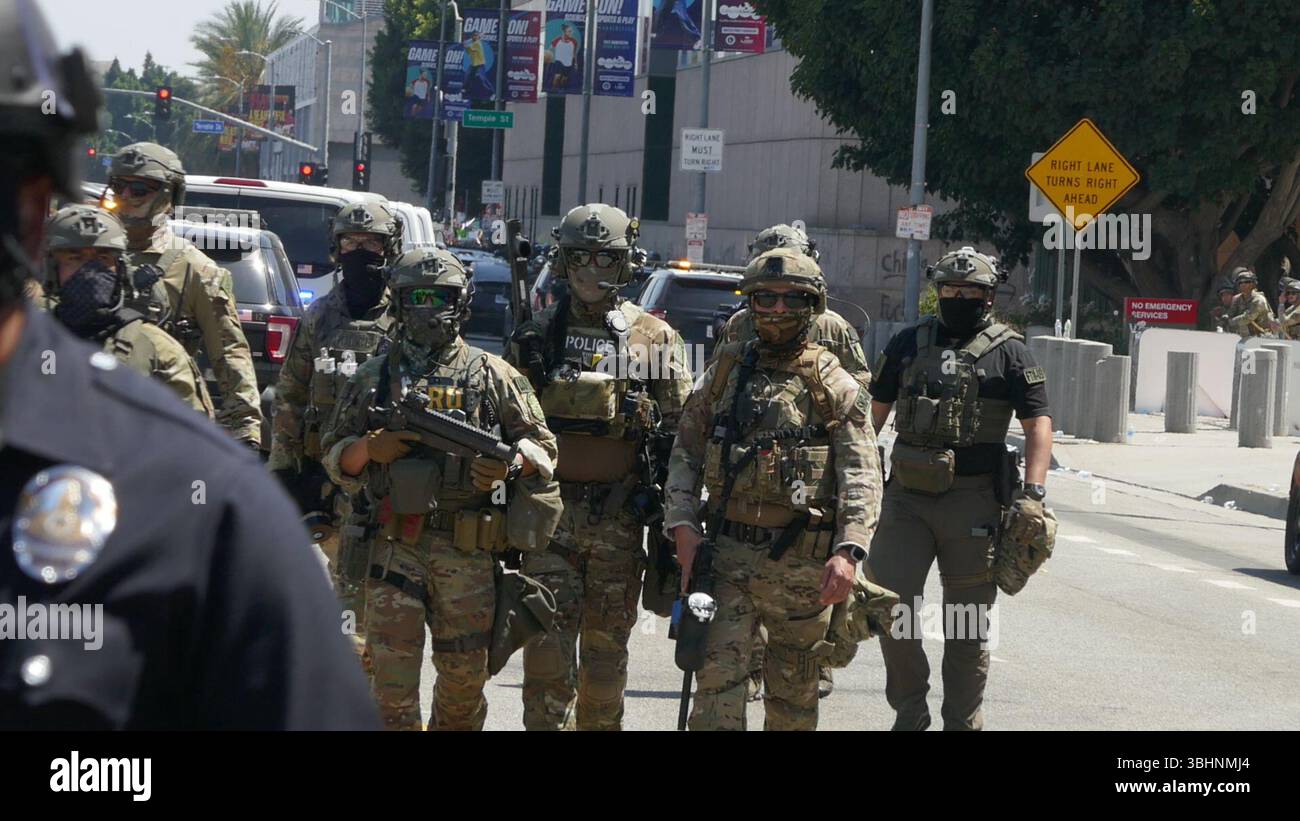 Los Angeles, California, USA 10th June 2025 LAPD Police and Soldiers ...