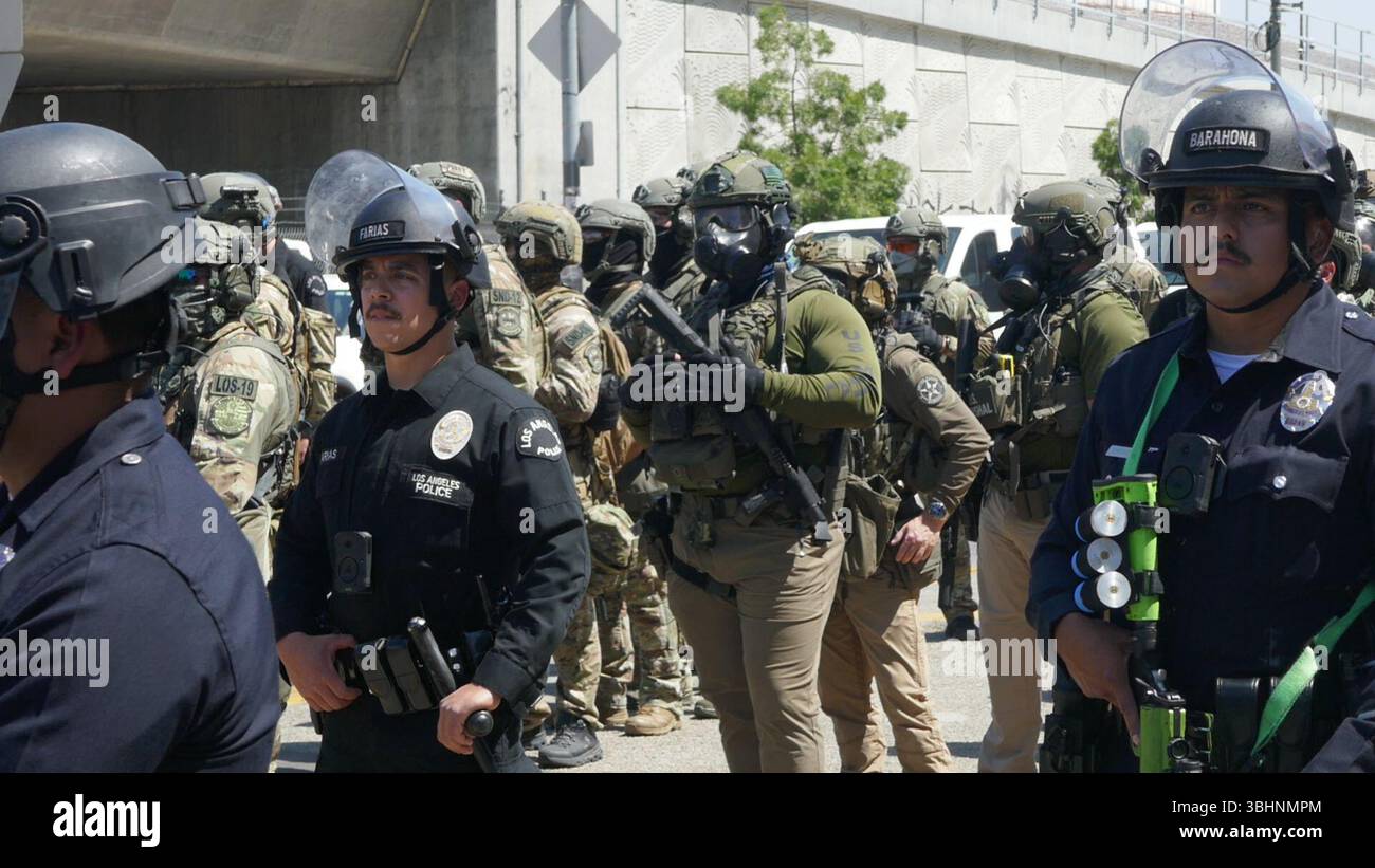 Los Angeles, California, USA 10th June 2025 LAPD Police and Soldiers ...