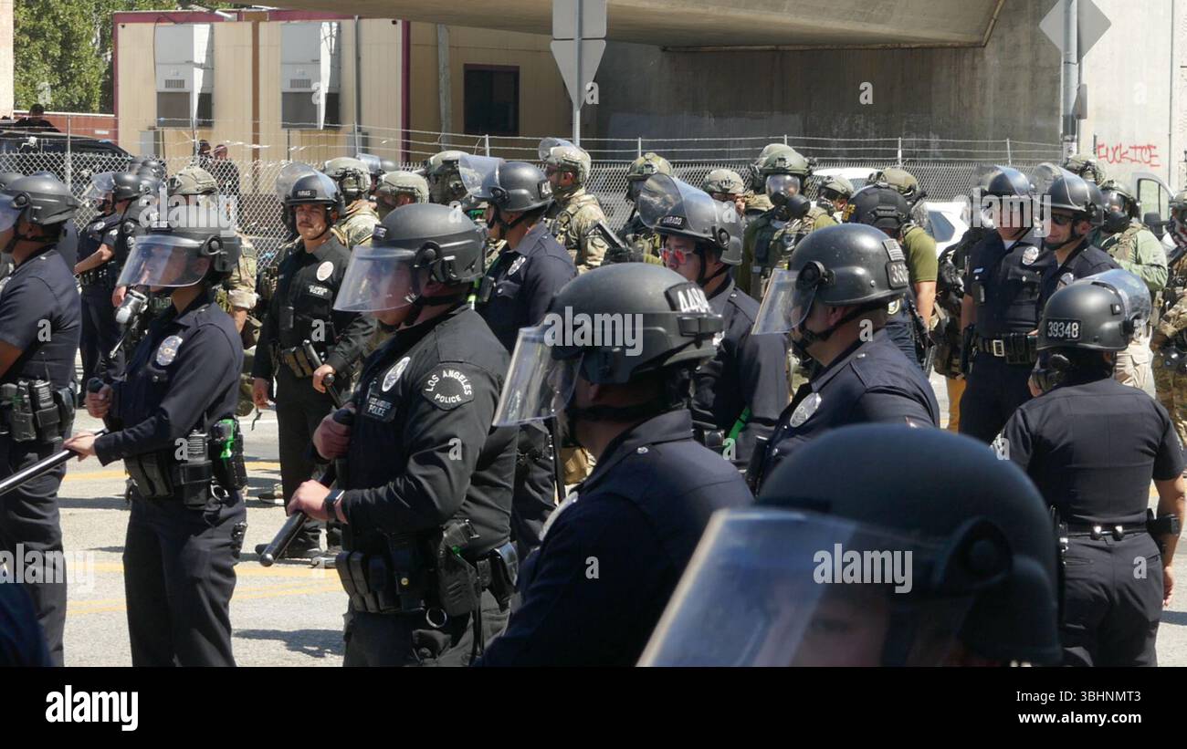 Los Angeles, California, USA 10th June 2025 LAPD Police and Soldiers ...