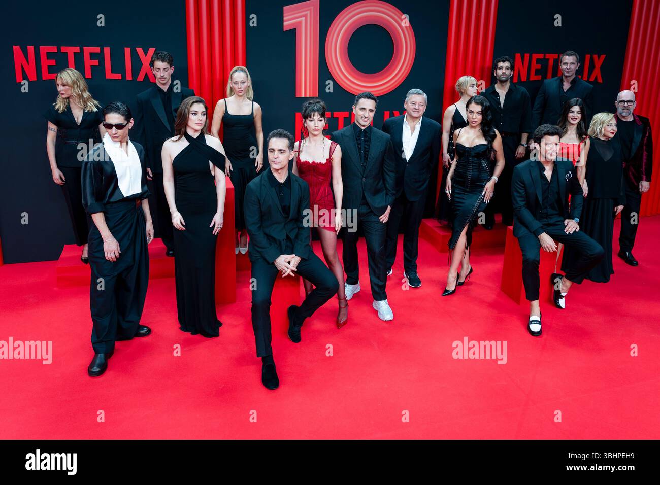 Najwa Nimri, Manu Rios, Ester Exposito, Ursula Corbero, Reed Hastings ...