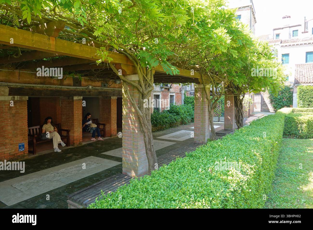 Venedig, Giardini di Ca' Rezzonico, Garten des Museums Ca' Rezzonico // Venice Giardini di Ca' Rezzonico, Garden of Ca' Rezzonico Museum Stock Photo