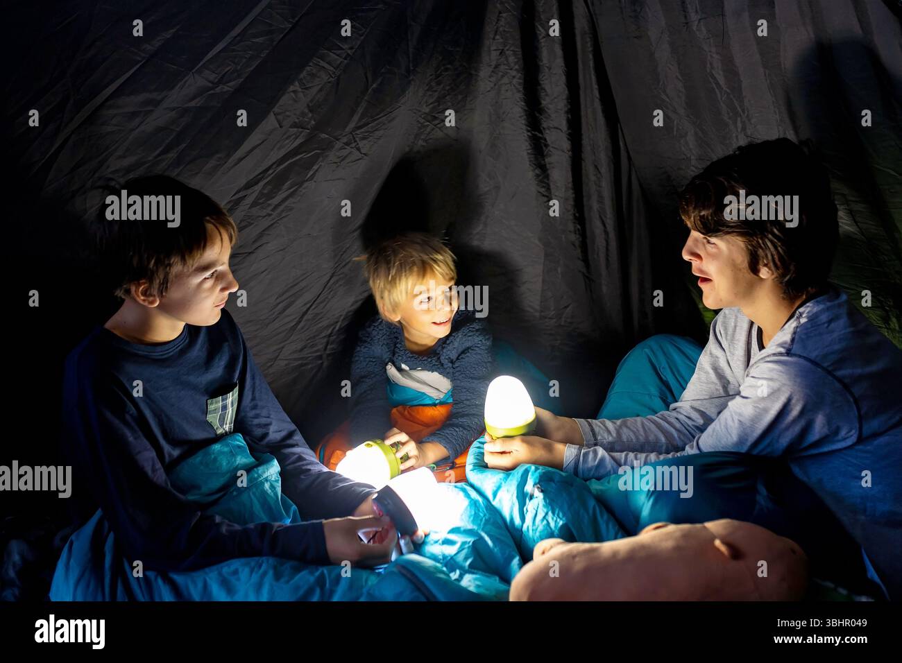 Sleepover friends hi-res stock photography and images - Page 5 - Alamy, image size:1300x956
