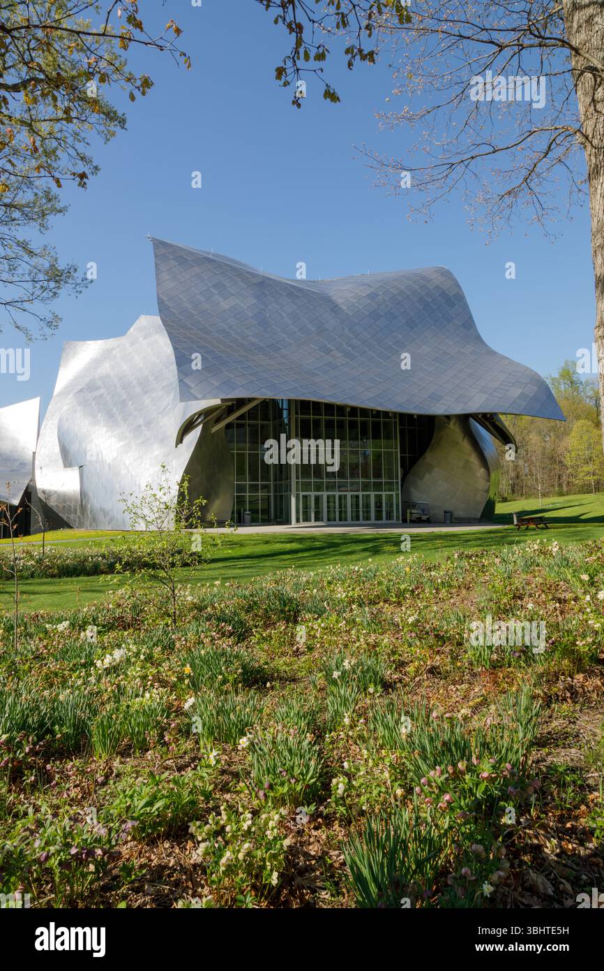 Frank Gehry designed the Richard B. Fisher Center for the Performing ...