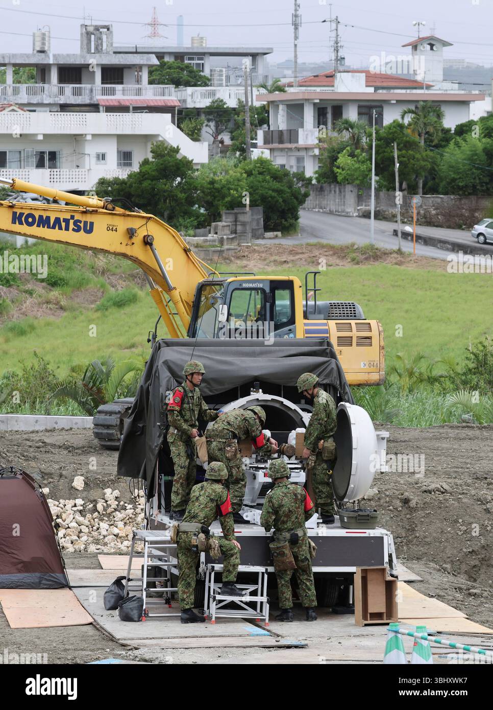 The Japan Ground Self-Defense Force members make unexploded ordnance ...