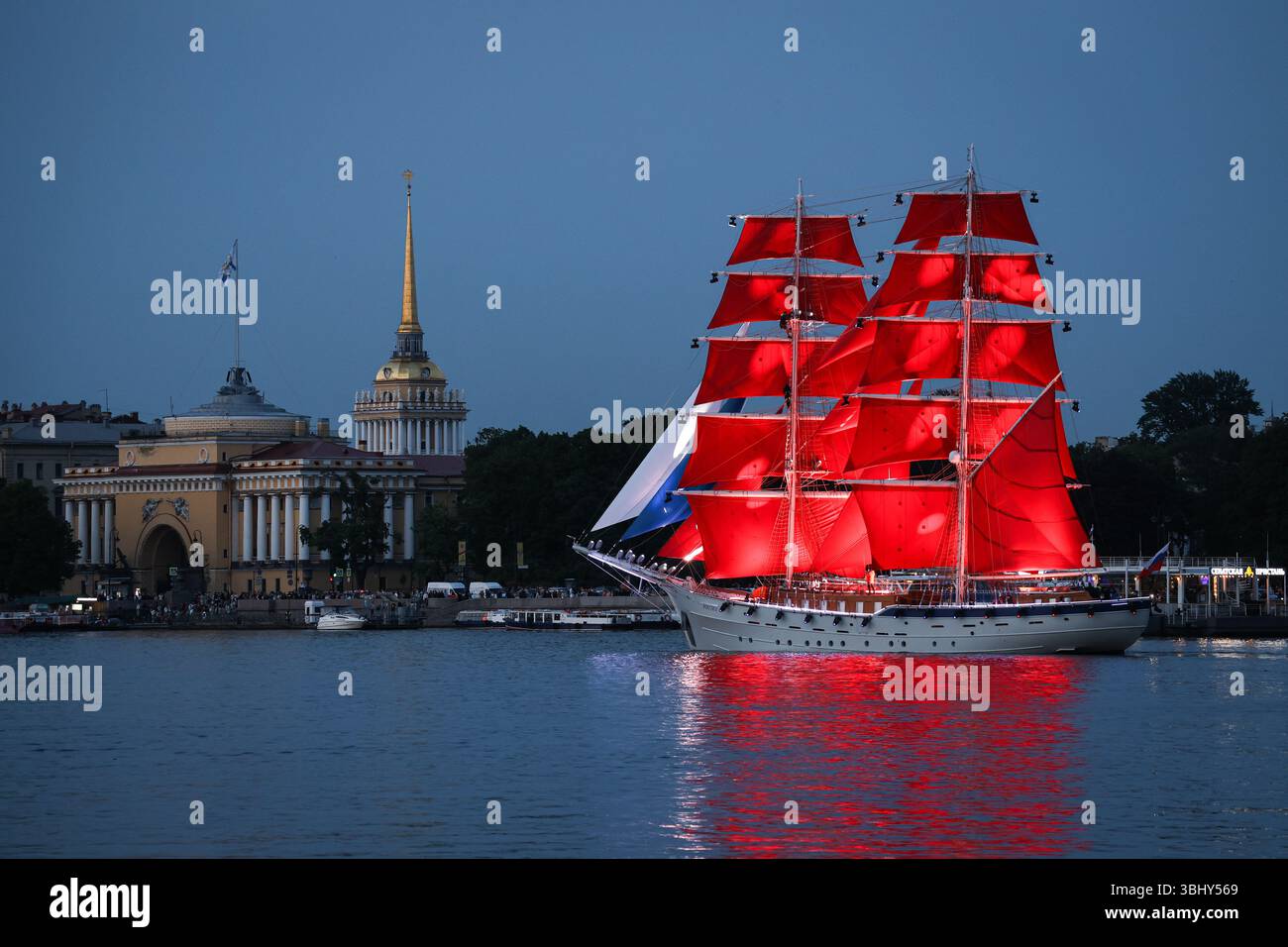 The sailing ship brings "Russia" with scarlet sails in the waters of ...