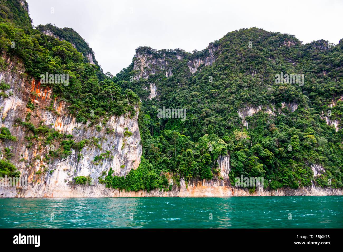 view-of-khao-sok-lake-in-krabi-province-thailand-with-towering