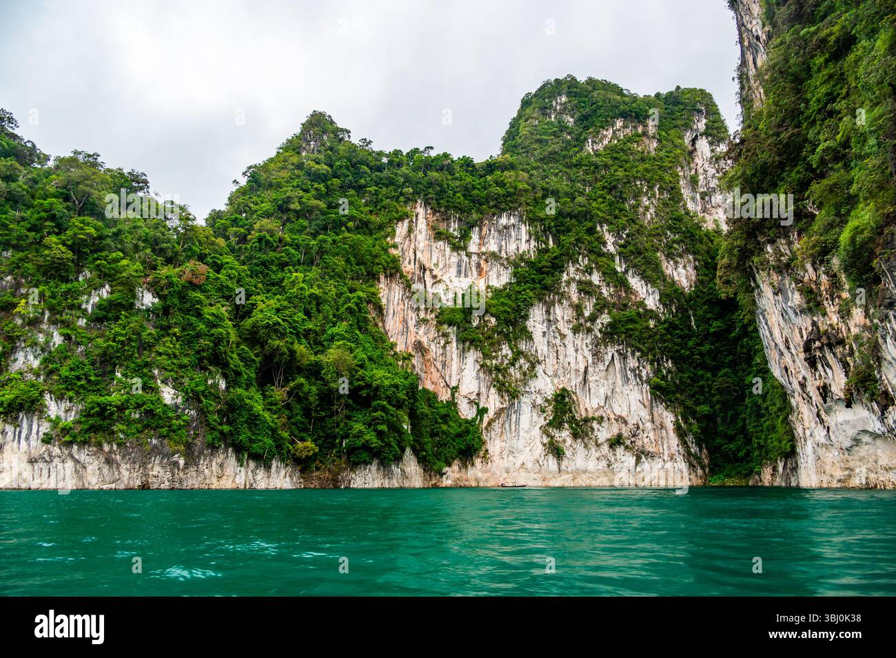view-of-khao-sok-lake-in-krabi-province-thailand-with-towering