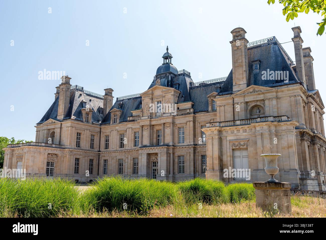Baroque french chateau hi-res stock photography and images