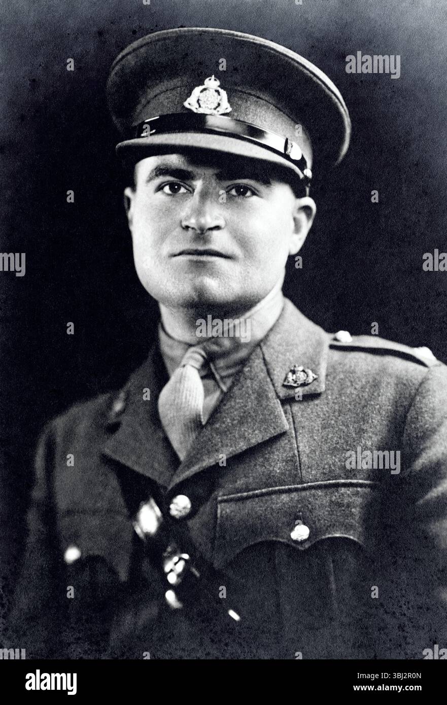 Second lieutenant uniform hi res stock photography and images Alamy