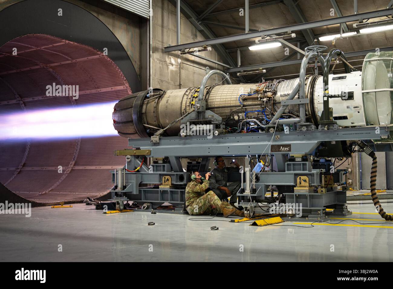 F 16 Afterburner Jet Engine Test Hi Res Stock Photography And Images
