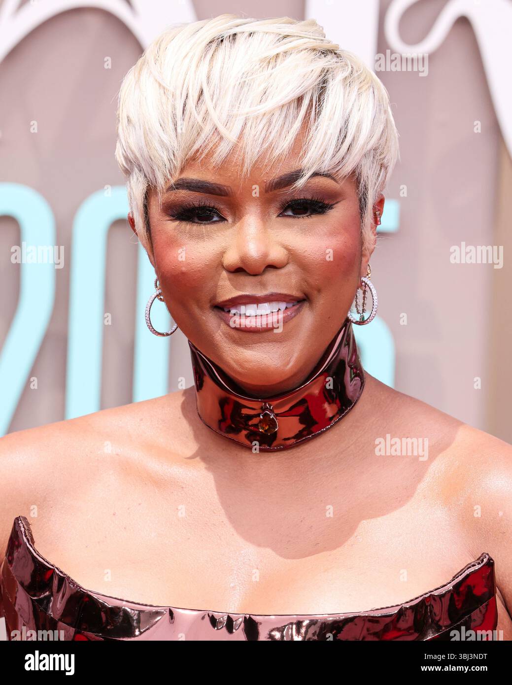 LeToya Luckett arrives at the BET Awards at the Nokia Theatre on