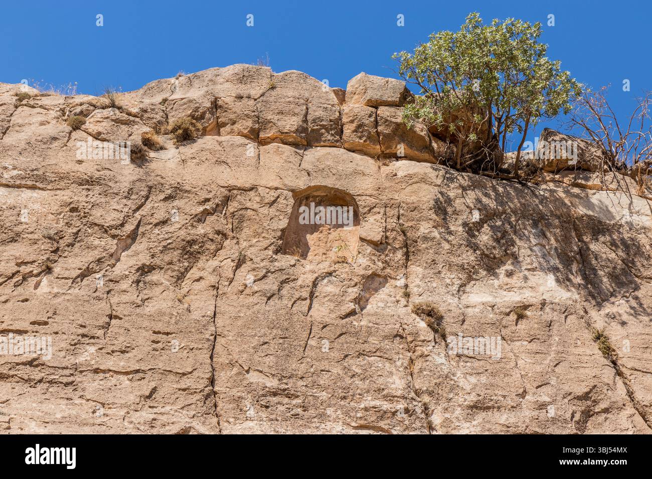 Kurdish Rocks Ancient rock carvings iraq hi-res stock photography and images - Alamy