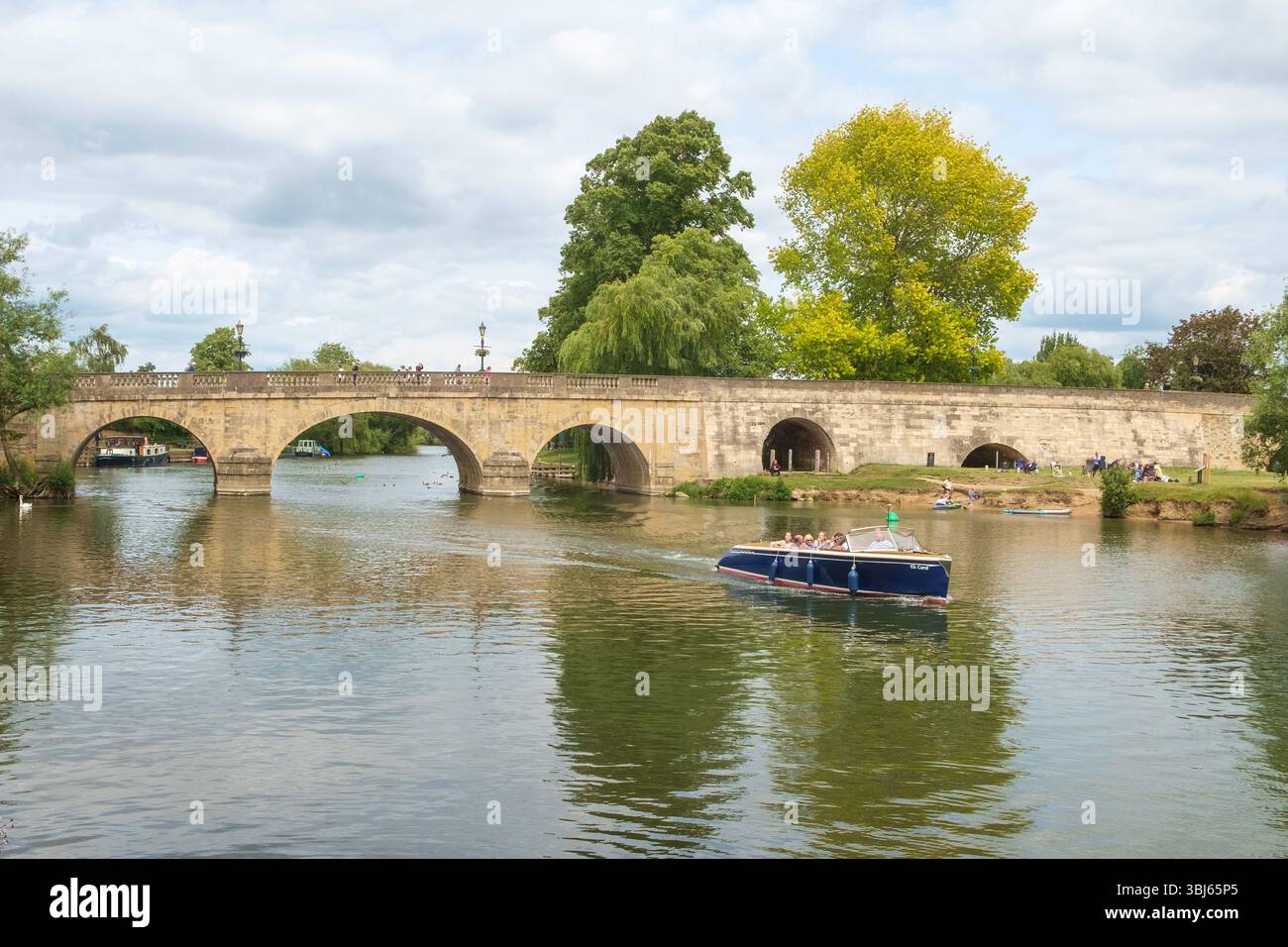 Wallingford Bridge across the River Thames from the South, Oxfordshire Stock Photo