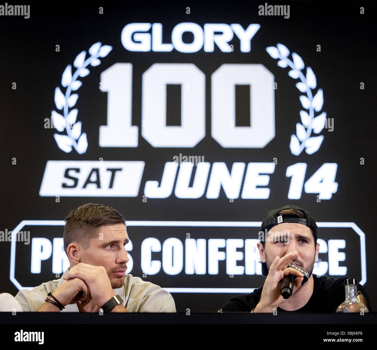 Heavyweight weigh in boxing hi-res stock photography and images - Page 9 -  Alamy