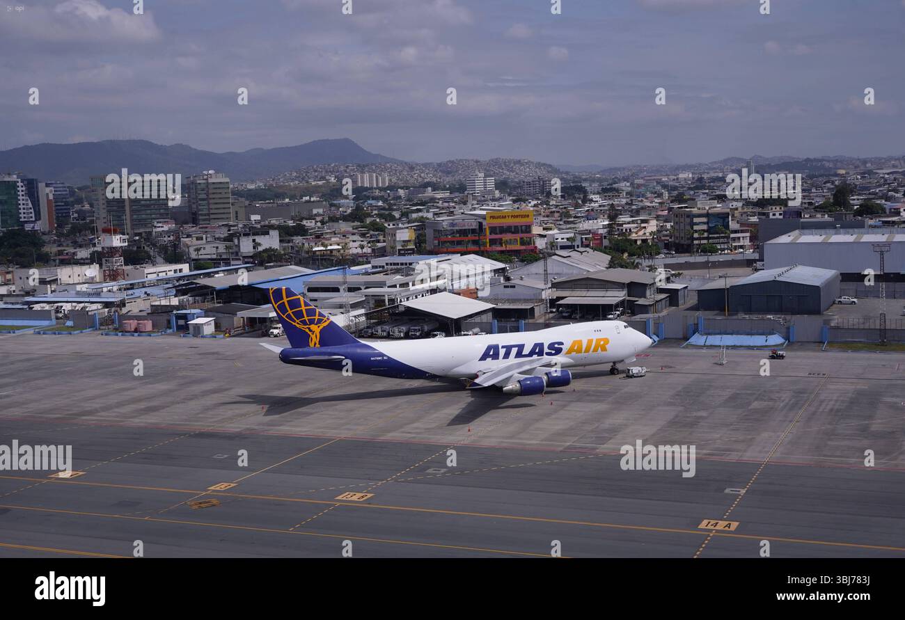 GYE EMERGENCY ATLAS PLANE Guayaquil, Friday, June 13, 2025 A cargo ...