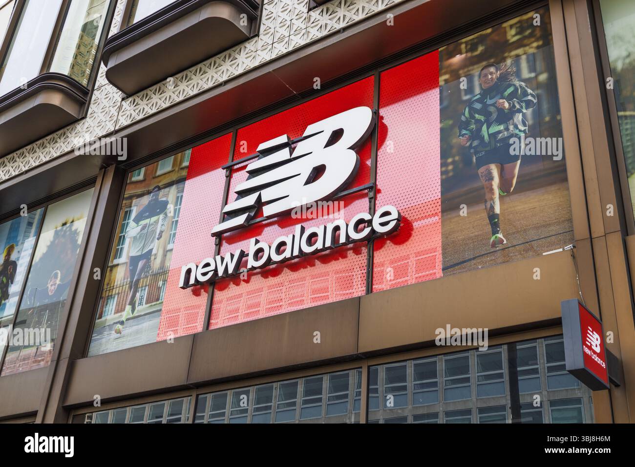 New balance sports store hi-res stock photography and images Alamy