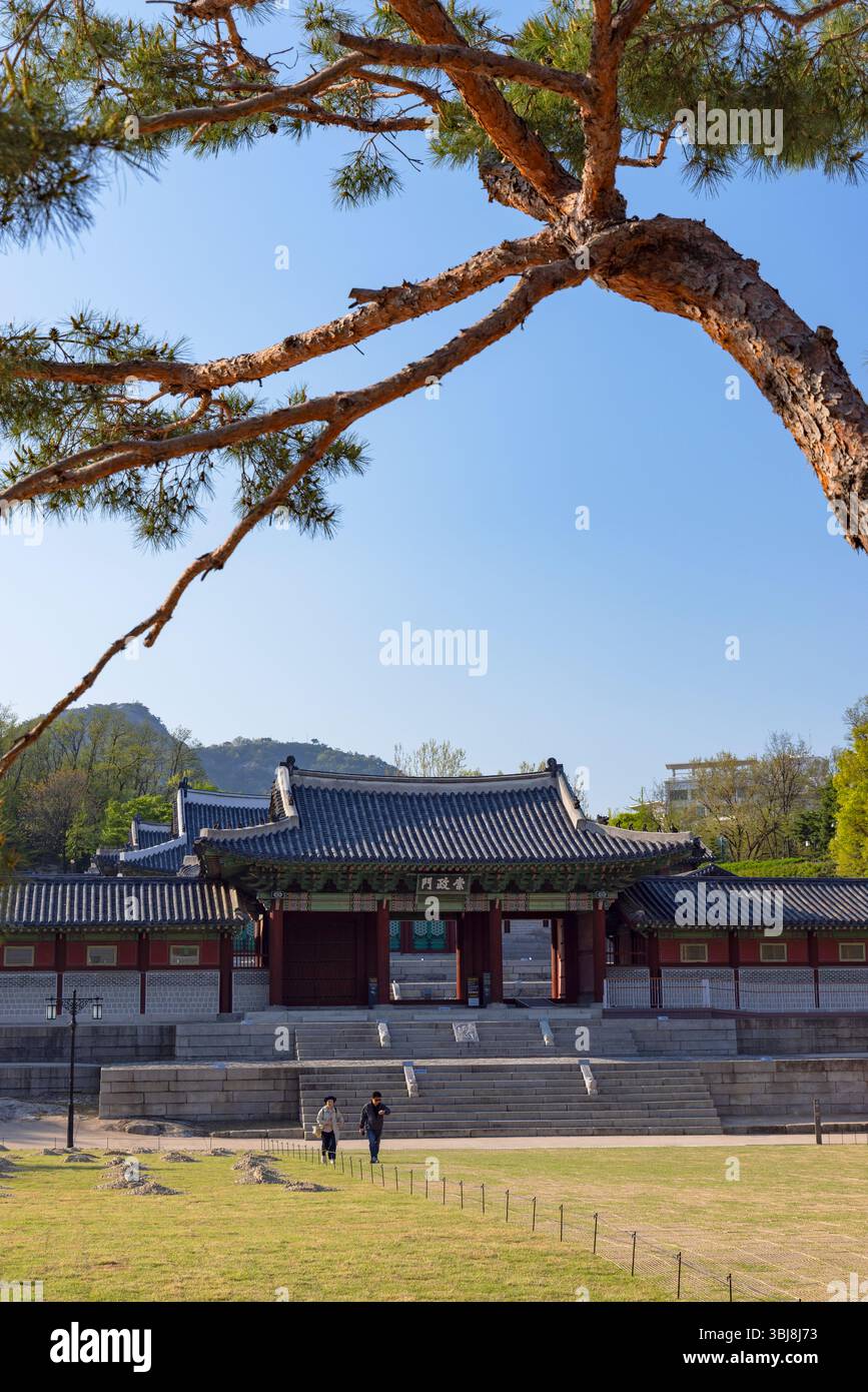 Gyeonghuigung Palace Seoul Seoul Metropolitan Area South Korea Stock gyeonghuigung-palace-seoul-seoul-metropolitan-area-south-korea-stock