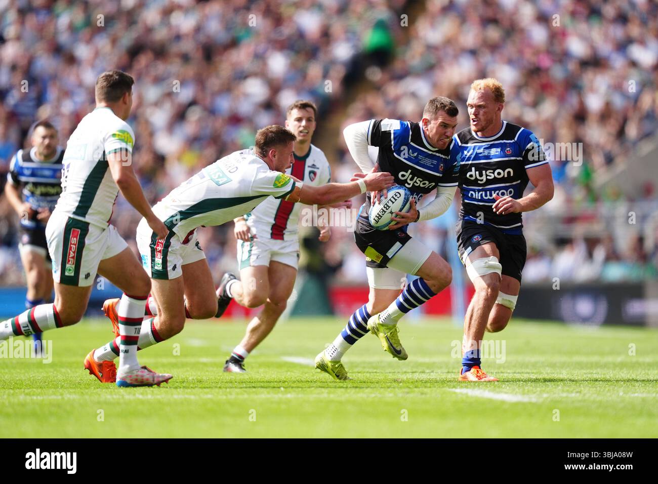 Bath Rugby's Ben Spencer is tackled by Leicester Tigers' Freddie ...