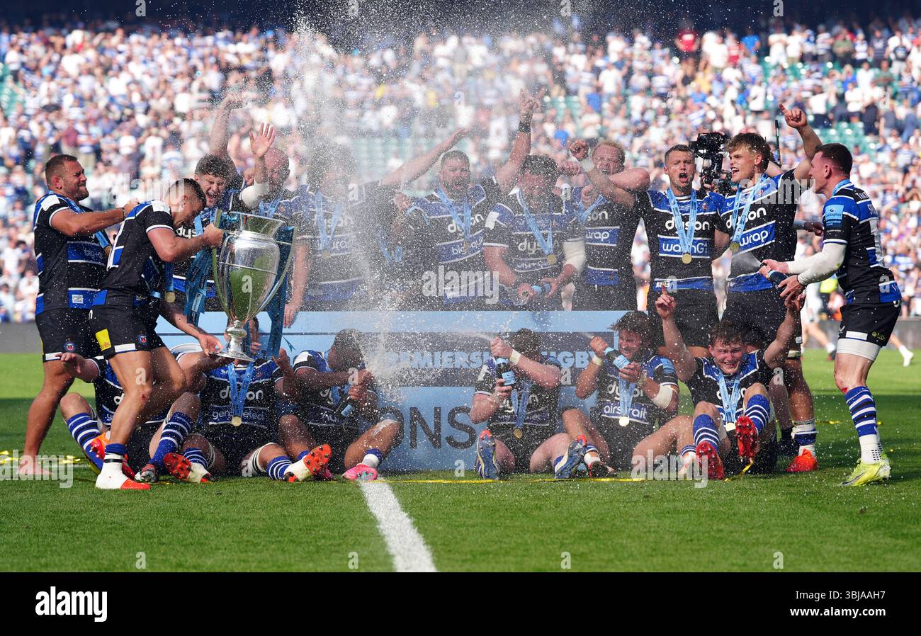 Bath Rugby players celebrate with the trophy after the Gallagher ...