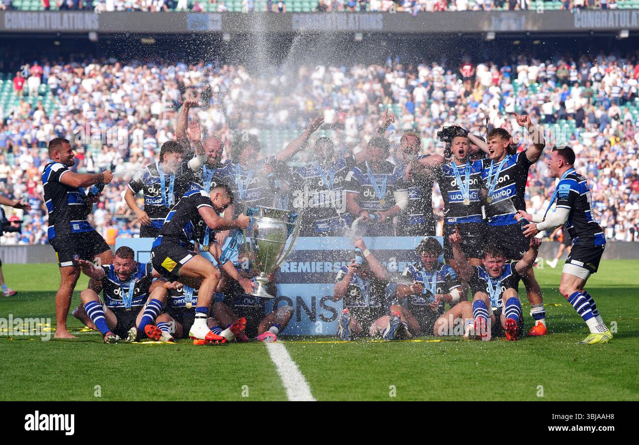 Bath Rugby players celebrate with the trophy after the Gallagher ...