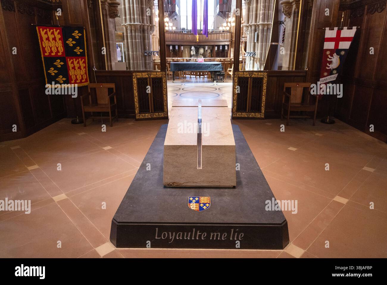 The tomb of King Richard III of England, b.1452; d.1485;  in Leicester Cathedral, after being found at Greyfriars, Leicester in 2012. Stock Photo