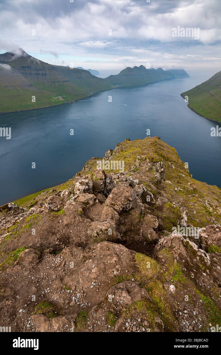 Explore Breathtaking Views Stunning Cliffs Hi res Stock Photography And explore-breathtaking-views-stunning-cliffs-hi-res-stock-photography-and