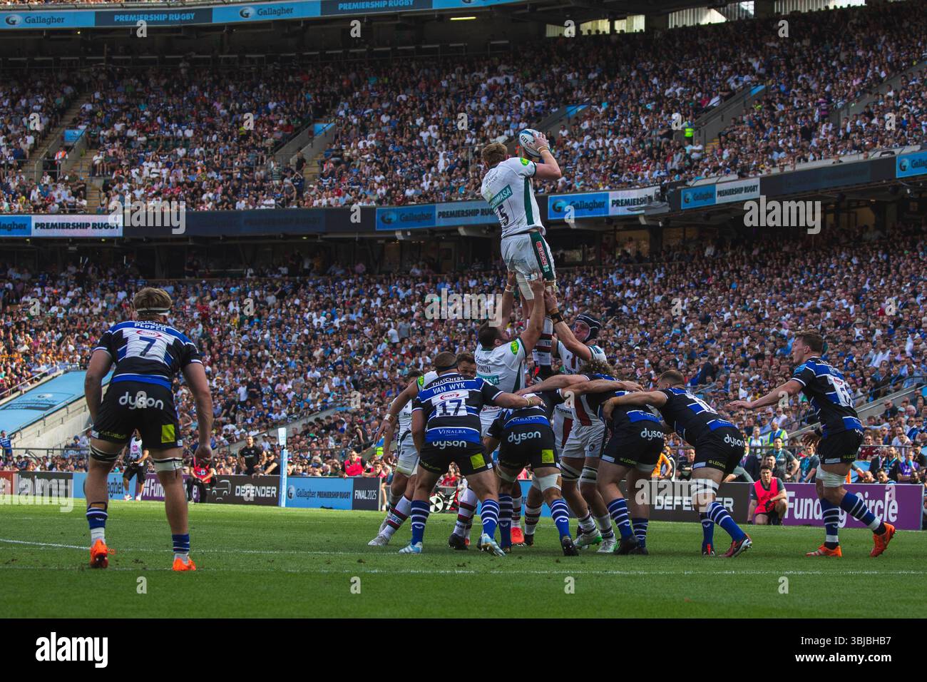 Attacking play rugby hi-res stock photography and images - Alamy