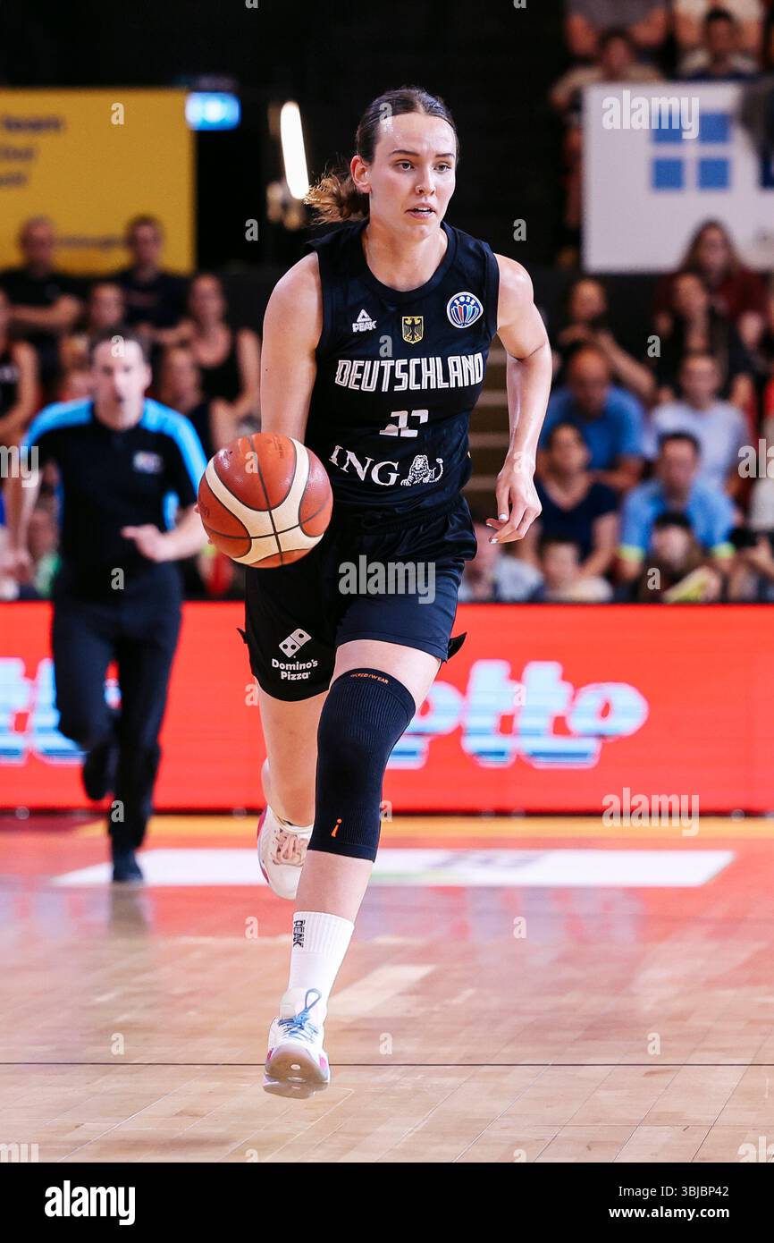 Emily Bessoir (Deutschland, 22) am Ball Basketball Damen Testspiel ...