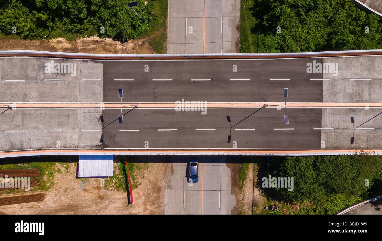 Top down view highway lanes hi-res stock photography and images - Alamy