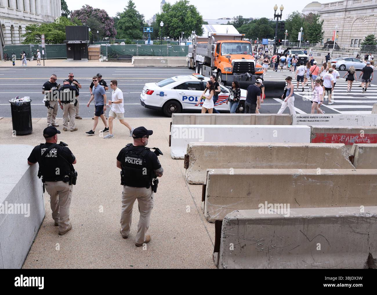 Washington Dc, Virginia, USA. 14th June, 2025. Homeland Security Police officers monitor the entrance of the Smithsonian Metro Station during the Army 250th Anniversary Parade in Washington, DC, USA, on June 14, 2025. The parade, which happened to coincide with US President Donald TrumpÃs 79th birthday, is expected to cost up to 5 million and feature nearly 7,000 troops plus dozens of tanks and helicopters. (Credit Image: © Gent Shkullaku/ZUMA Press Wire) EDITORIAL USAGE ONLY! Not for Commercial USAGE! Stock Photo