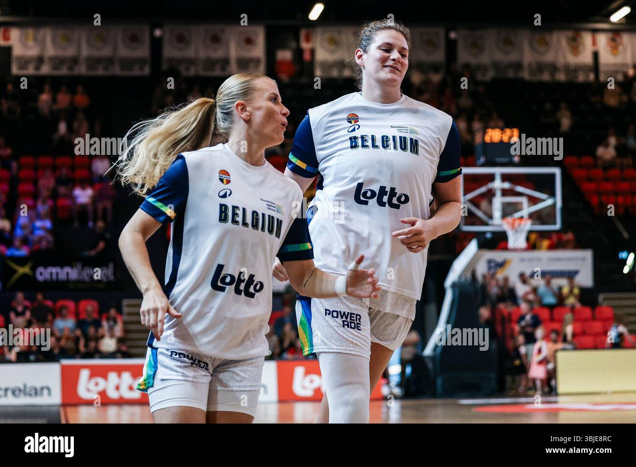 Julie Vanloo (Belgien, 35) Kyara Linskens (Belgien, 13) Basketball ...