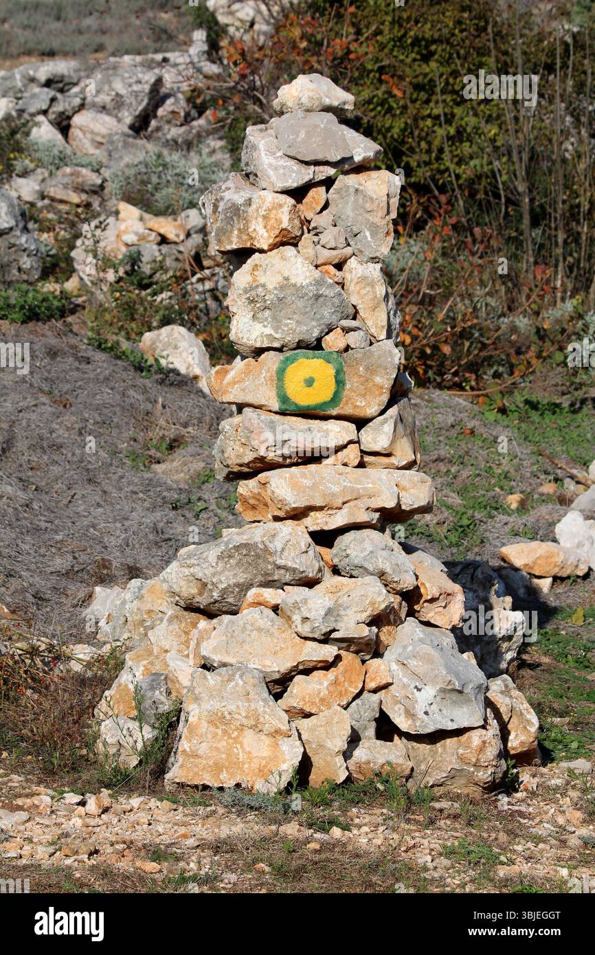 Wayfinding marker hi-res stock photography and images - Alamy