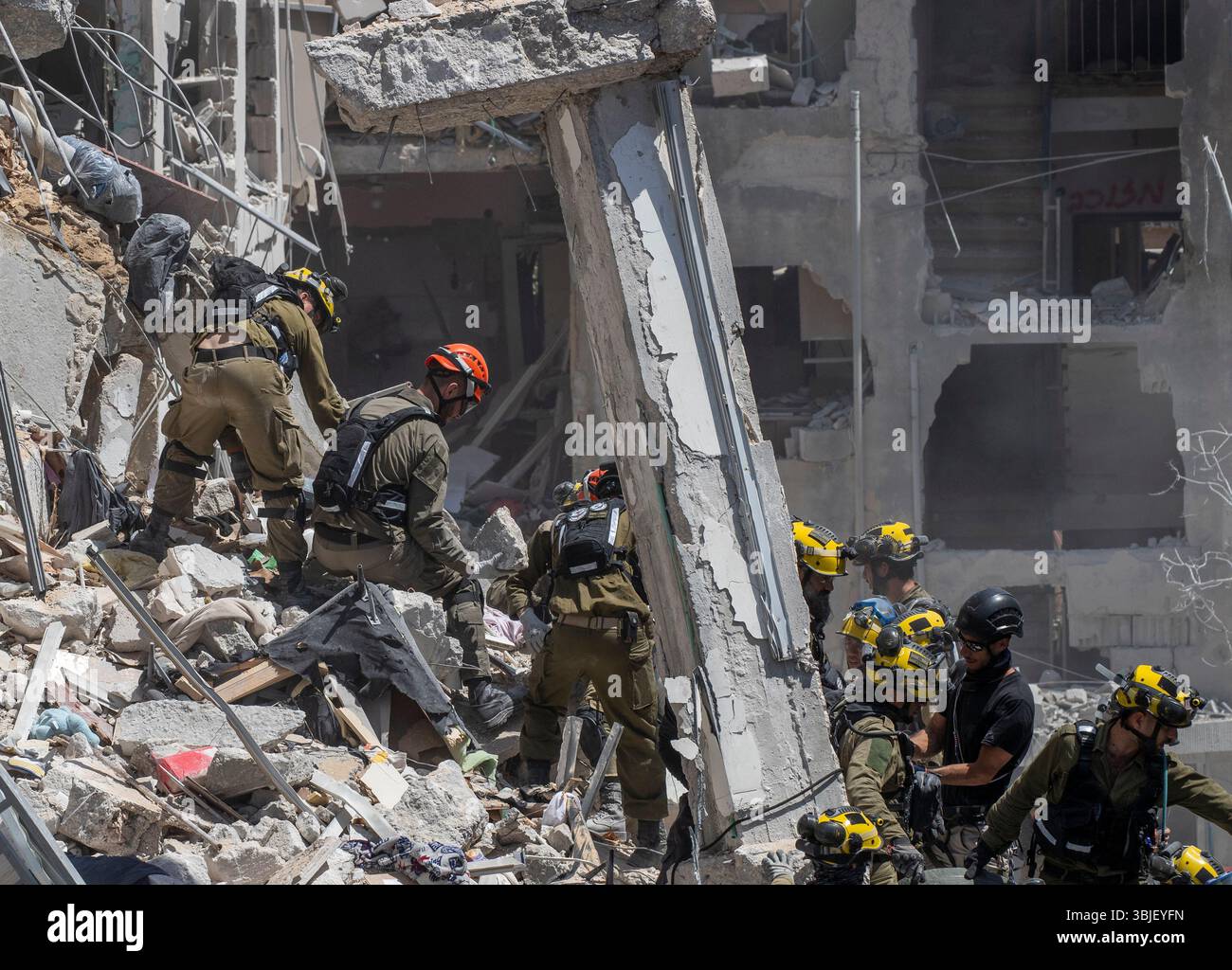 Israeli military rescue personnel from the Home Front Command search ...