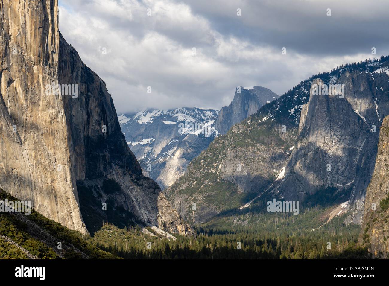 Scenic Yosemite National Park Landscape with View of Half Dome Stock ...