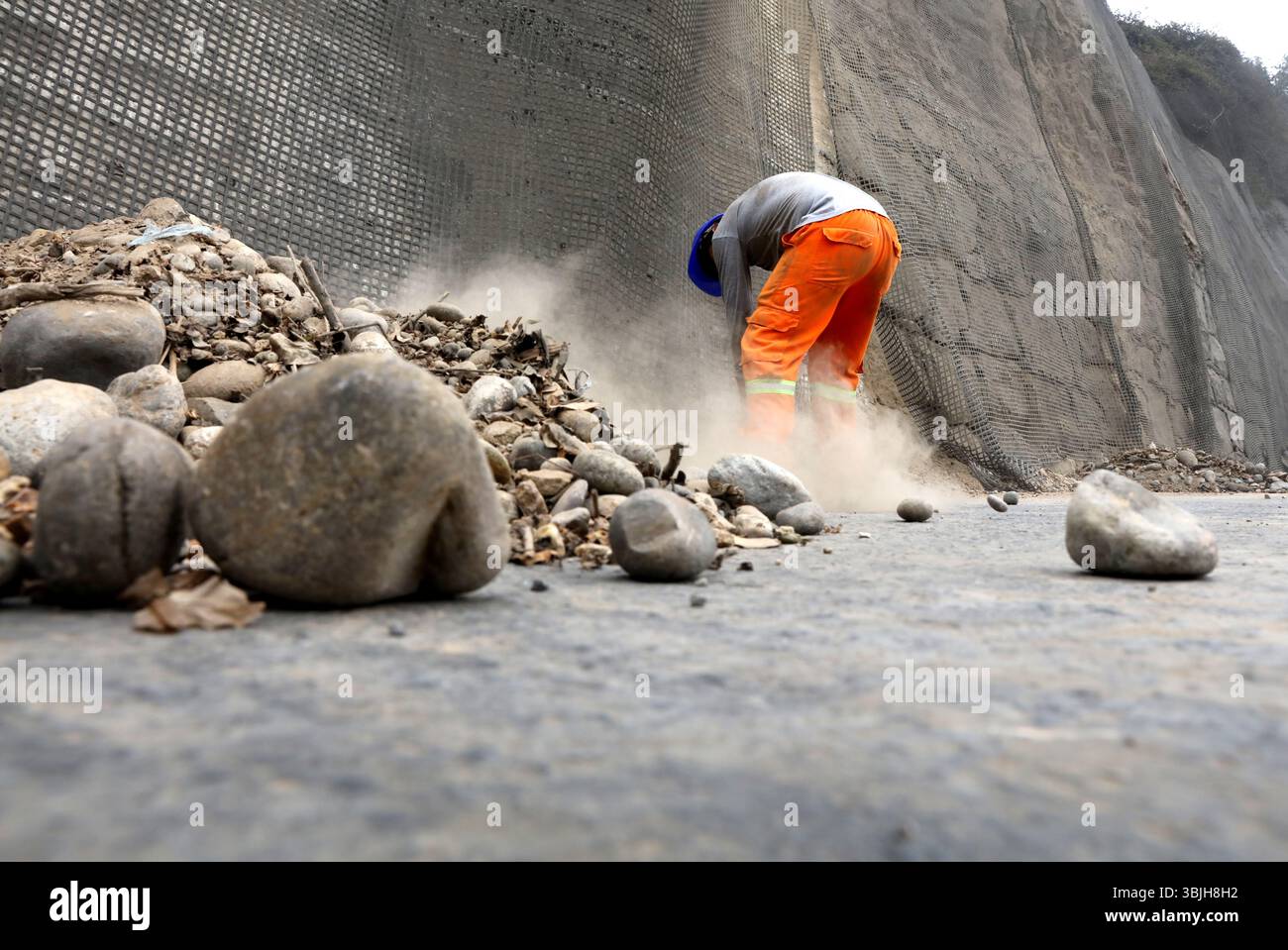 Peru Breaking Rocks Lima, Peru. 15th June, 2025. A worker clears fallen rocks and debris on ...