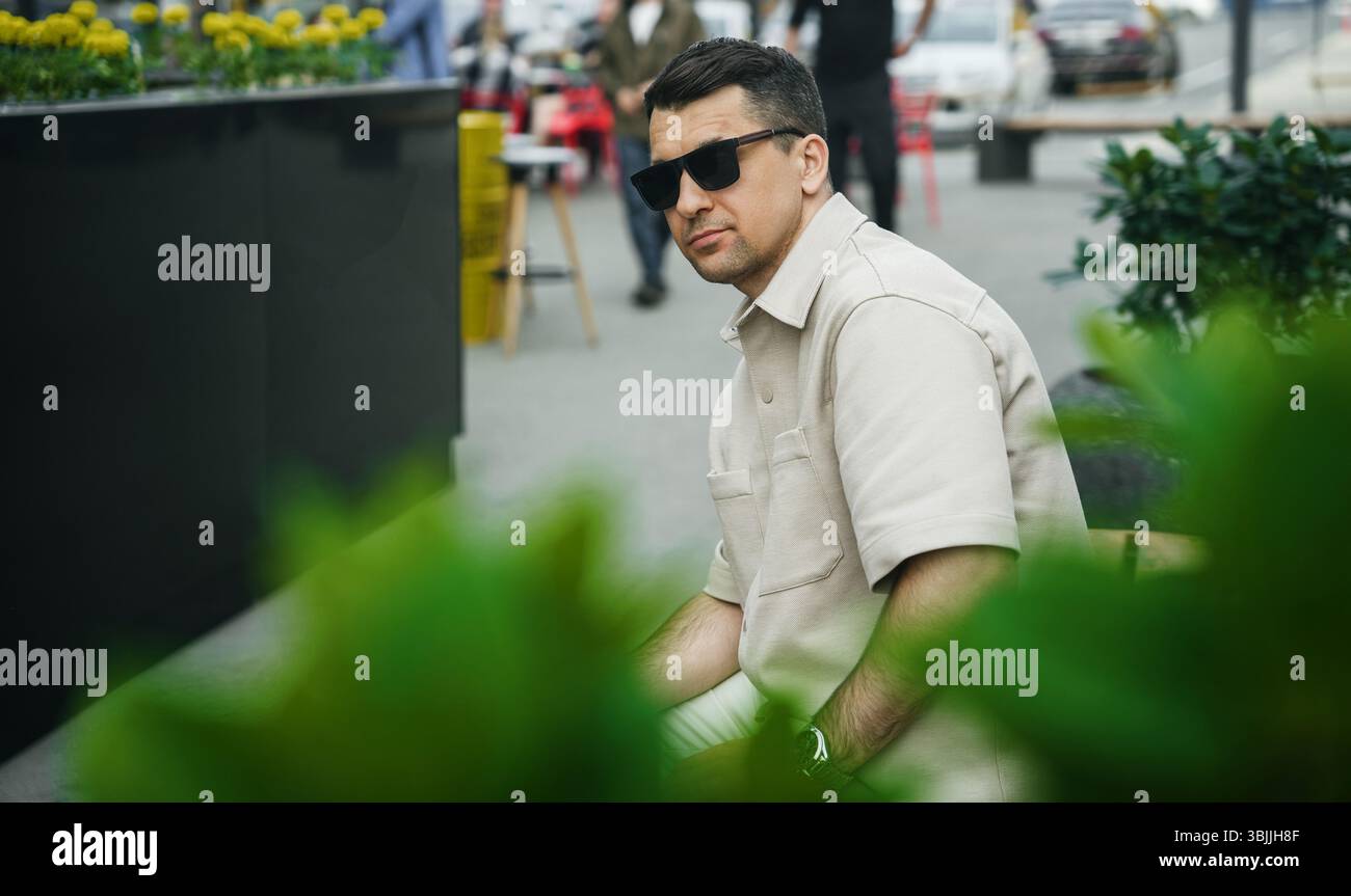 Man Wearing Shirt Sunglasses Hi res Stock Photography And Images Alamy