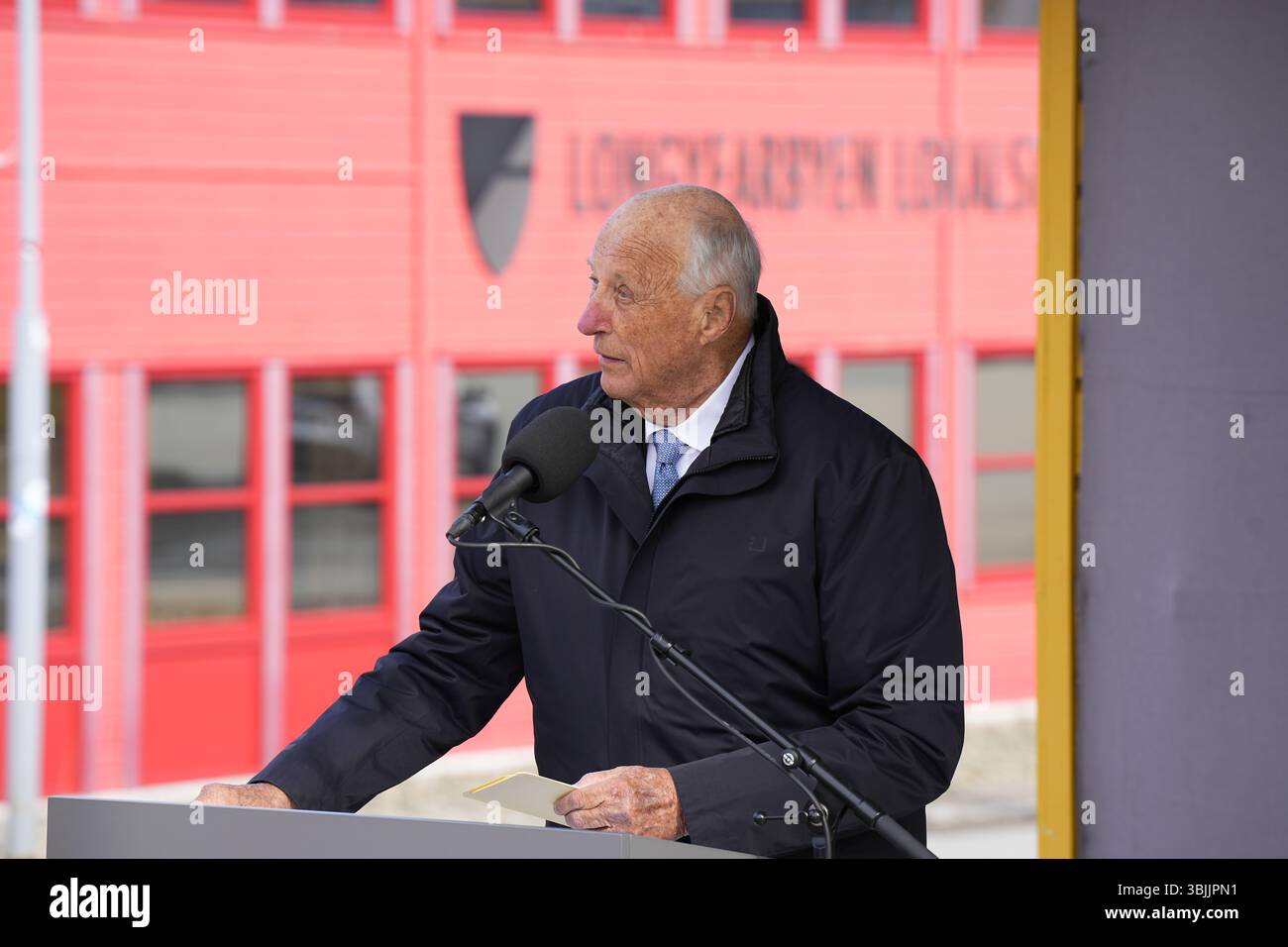 Longyearbyen 20250616. King Harald addresses a gathering in ...
