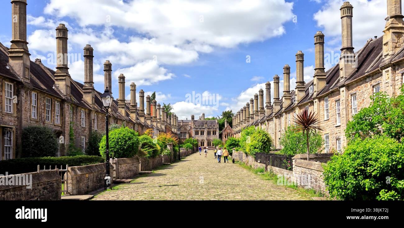 The Vicar's Close with the Vicars' Chapel and Library at the far end, Wells, Somerset, England, UK. June 2025. Summer Stock Photo