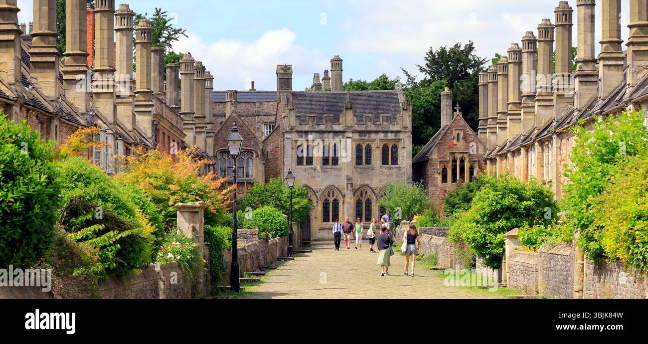 The Vicar's Close with the Vicars' Chapel and Library at the far end, Wells, Somerset, England, UK. June 2025. Summer Stock Photo