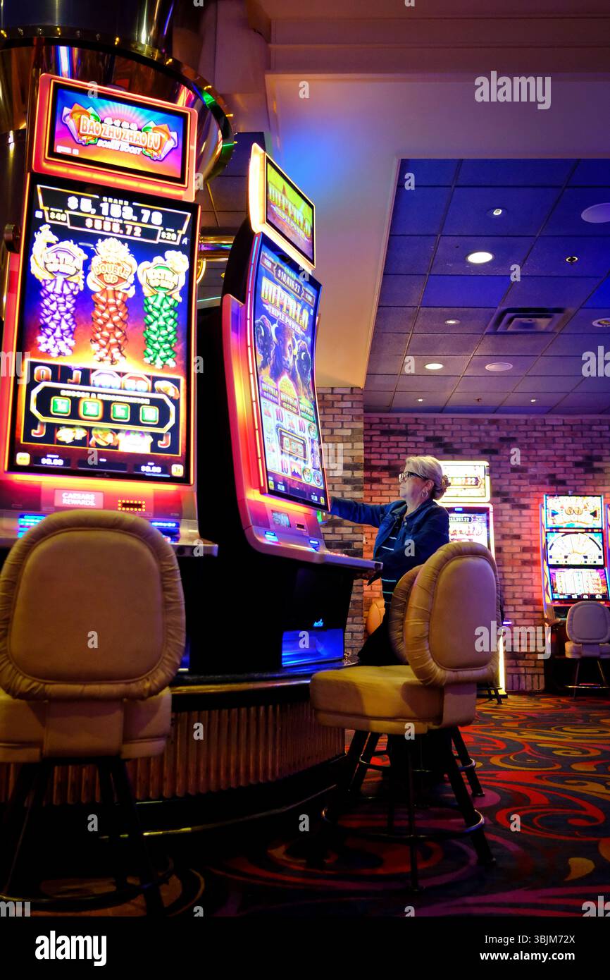 Slot-Maschine in Aktion mit Lichtern, die Gameplay-Mechaniken veranschaulichen