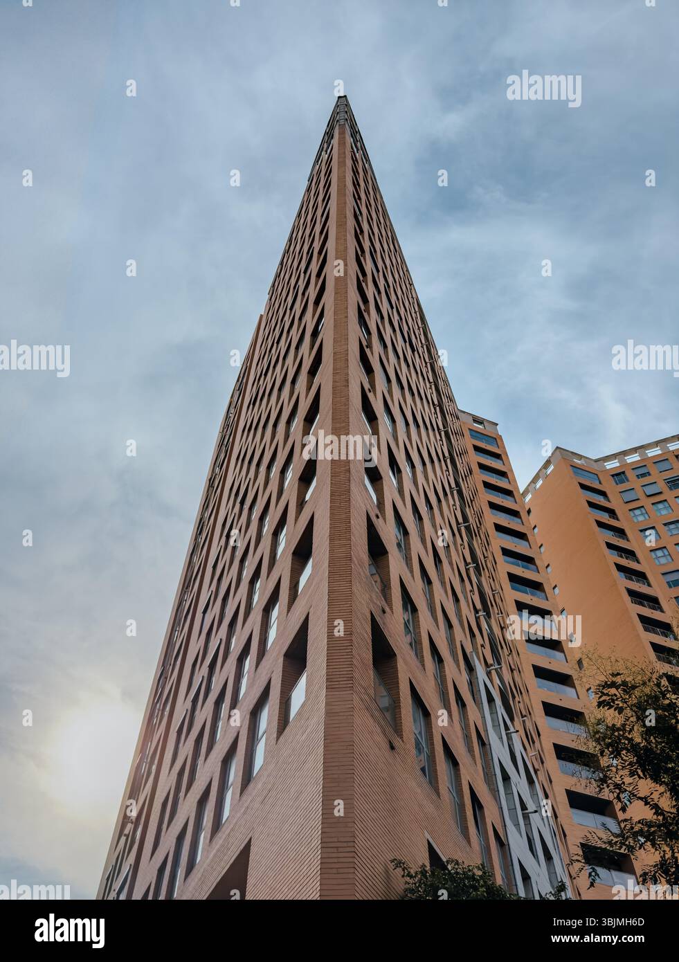 Rotationg Triangular High Rise View striking triangular structure hi-res stock photography and images ...