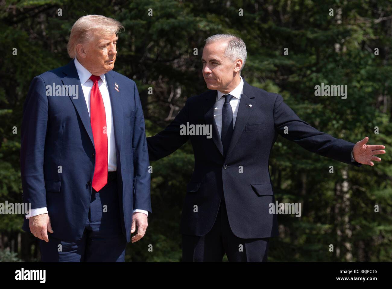 Us President Donald Trump Poses For A Photo With Prime Minister Of