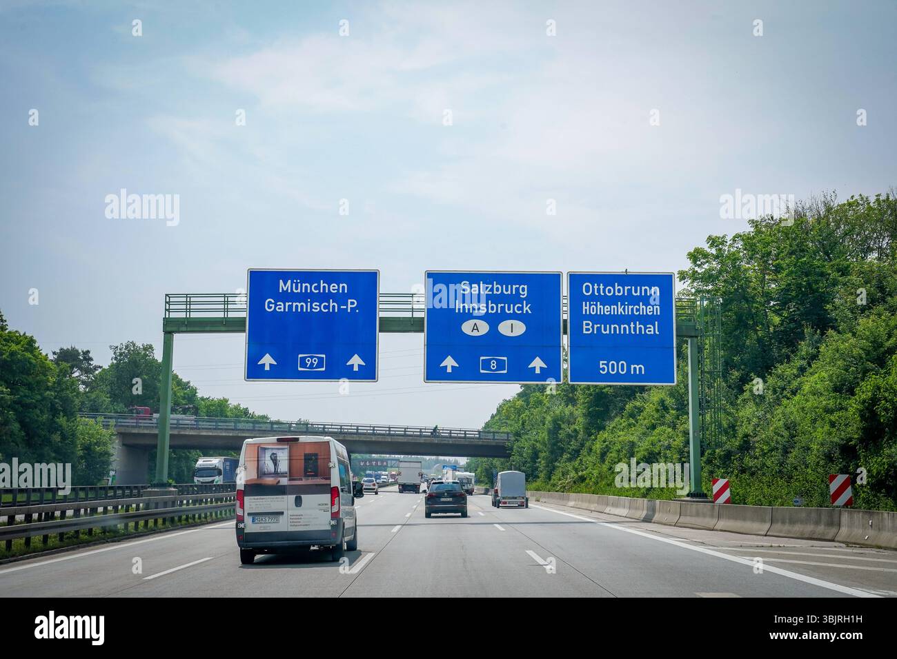 Deutschland Bayern Europa Autobahn A99 Und A8 Autobahnschilder deutschland-bayern-europa-autobahn-a99-und-a8-autobahnschilder