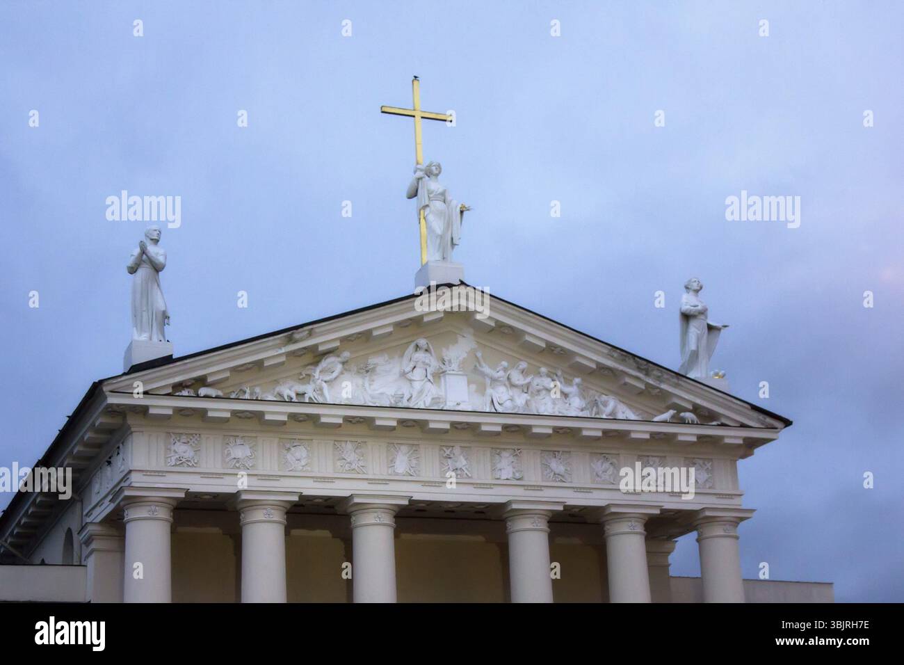 Cathedral square (Gediminas ' square), St. Stanislaus Cathedral colonnade and the triangular pediment of the Greek temple, in classical Greek style, l Stock Photo