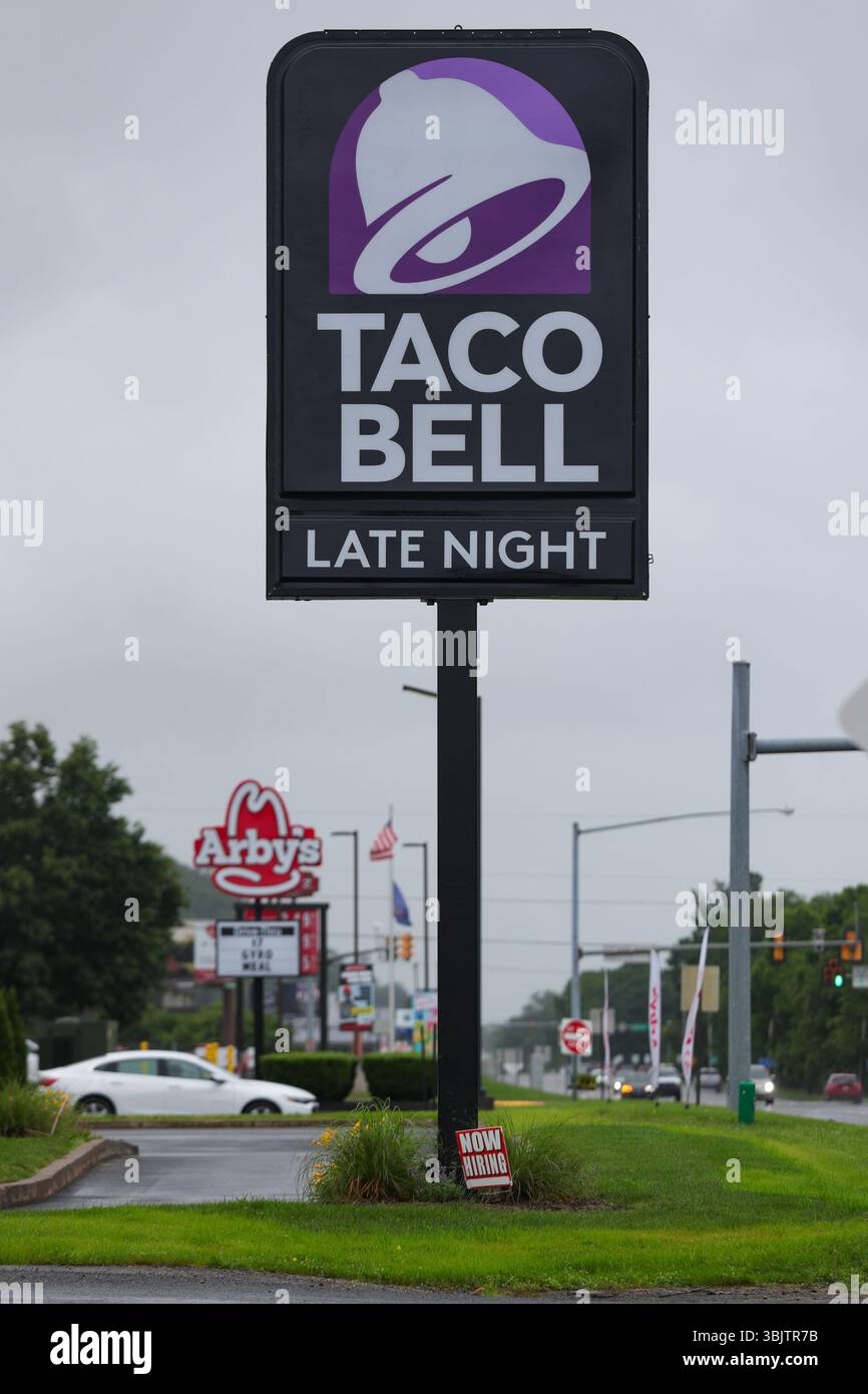 Taco Bell logo seen on one of their branches Stock Photo - Alamy