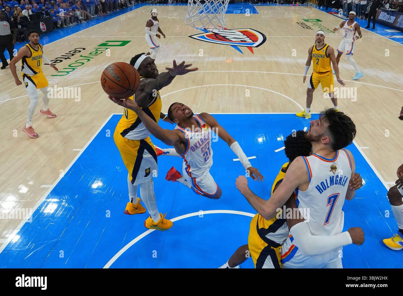 Oklahoma City Thunder guard Aaron Wiggins (21) shoots past Indiana ...