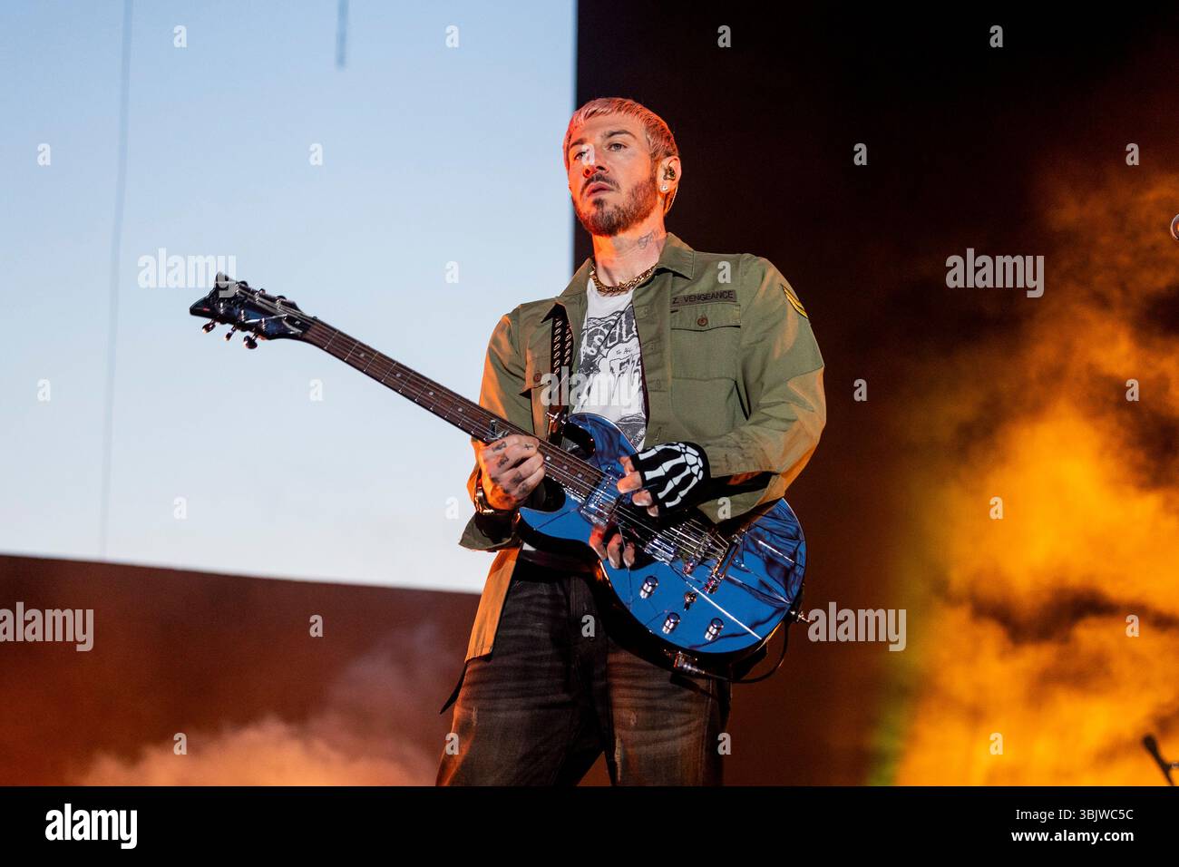 Zacky Vengeance of Avenged Sevenfold performs at the 2007 Vans