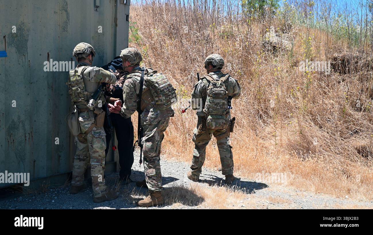 Entry Control Point Operations Entry control point operations hi-res stock photography and images - Alamy